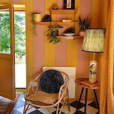 Chalet Pour 2 Dans Le Jardin De Berchigranges بيت للعطل